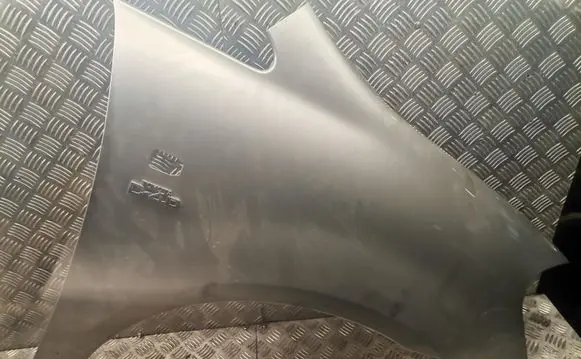 Toyota Avensis Verso Fender