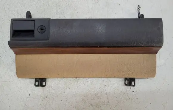 Mercedes-Benz E W124 Glove box