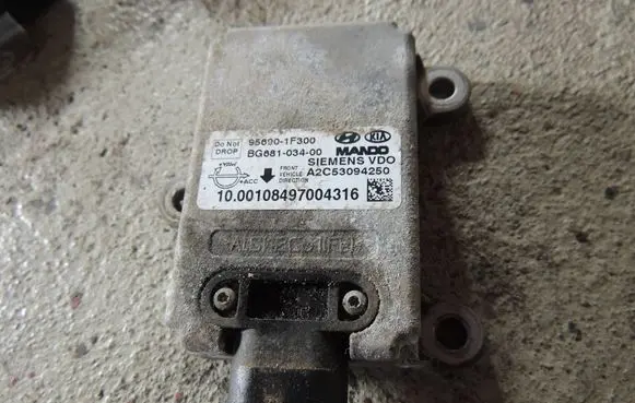 Hyundai Tucson JM ESP acceleration yaw rate sensor 956901F300 A2C53094250