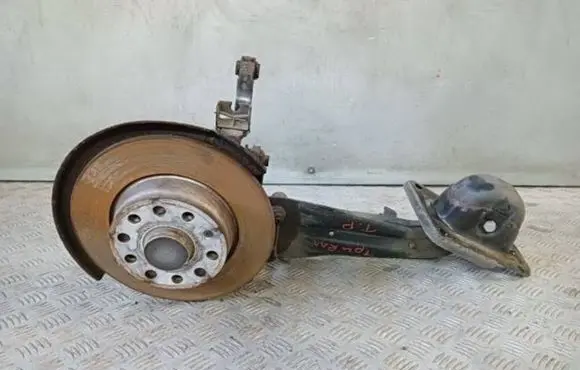 Volkswagen Touran II Stub axle 