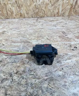 Mercedes-Benz E W211 Loading door lock A2117400936 0271149 00406