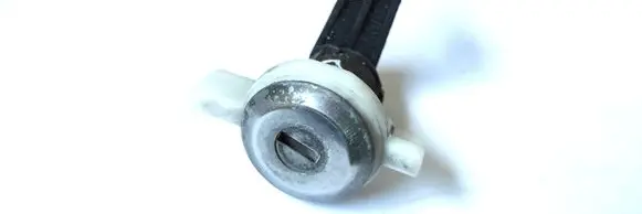 Renault Megane I Front door lock (next to the handle) 500375