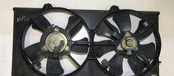 Mazda 6 Radiator cooling fan shroud