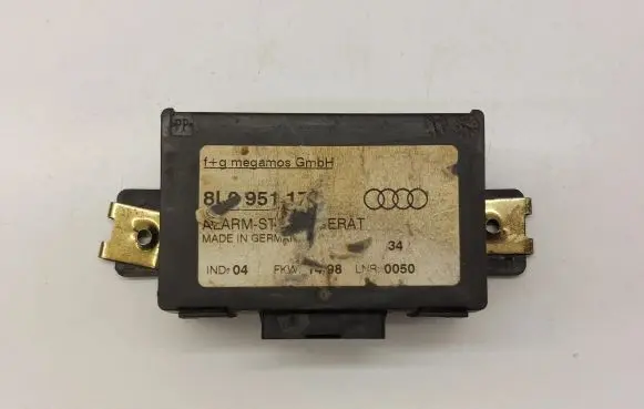 Audi A3 S3 8L Alarm control unit/module 8L0951173 748010101