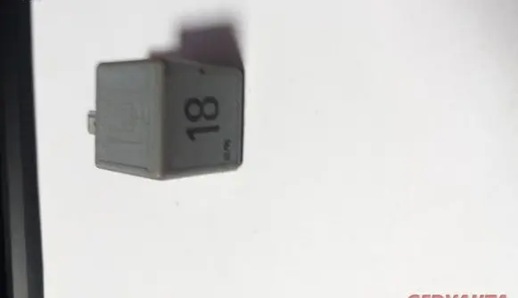 Volkswagen PASSAT B5 Other relay 3A0951307