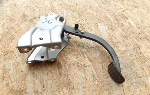 Renault Trafic II (X83) Brake pedal