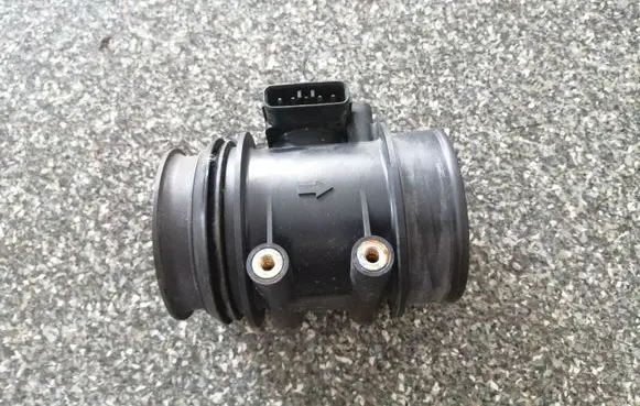 Nissan X-Trail T30 Mass air flow meter 9202199