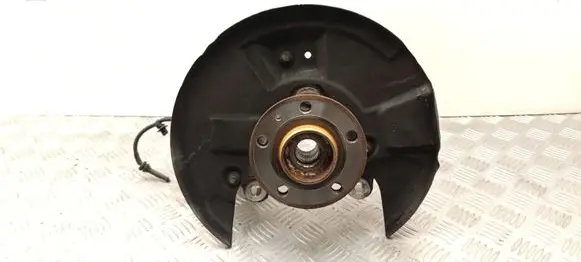Volvo XC40 Front wheel hub spindle knuckle 32221856