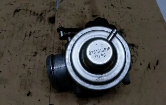 Volkswagen Lupo EGR valve 038131501E