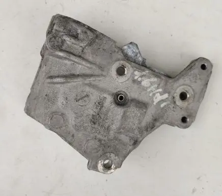 Citroen C4 I Engine mounting bracket 505932