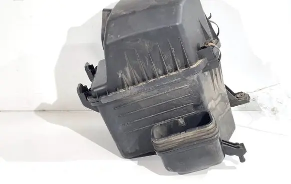KIA Sportage Air filter box 281102Y300