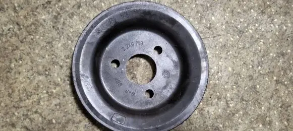 BMW 5 E39 Power steering pump pulley 2246719