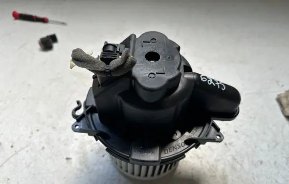 Dacia Sandero II Heater fan/blower 5P3730100