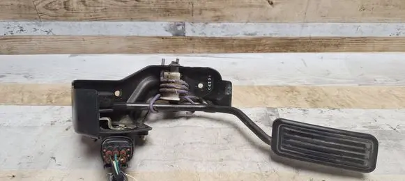 Pontiac Vibe Accelerator throttle pedal