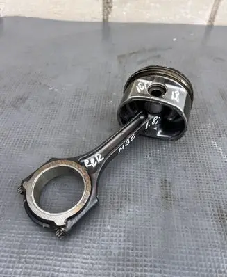 Mercedes-Benz C W204 Piston with connecting rod