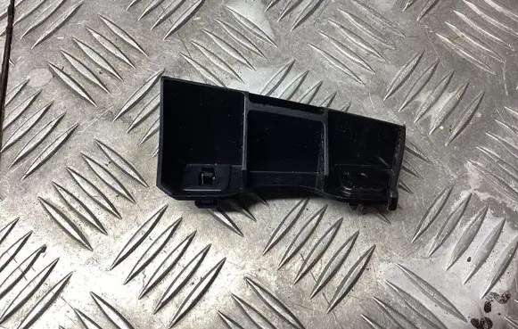 Subaru Impreza II Front bumper mounting bracket 57765FE070