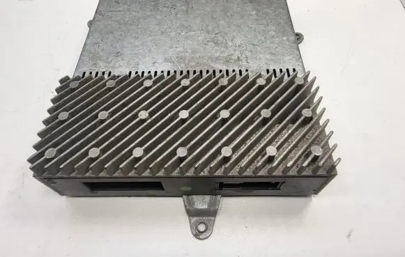 BMW 7 E38 Sound amplifier