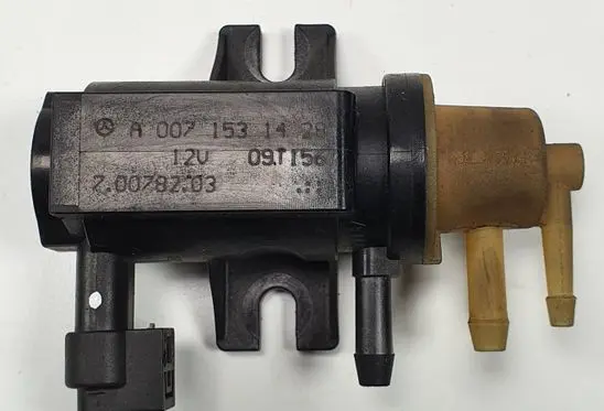 Mercedes-Benz E W212 Vacuum valve A0071531428
