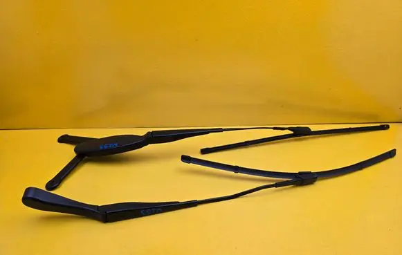 Mercedes-Benz EQC Front wiper blade arm A2538200244 A2058208301 A2058240119