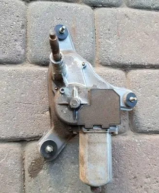 Toyota Land Cruiser (J120) Rear window wiper motor