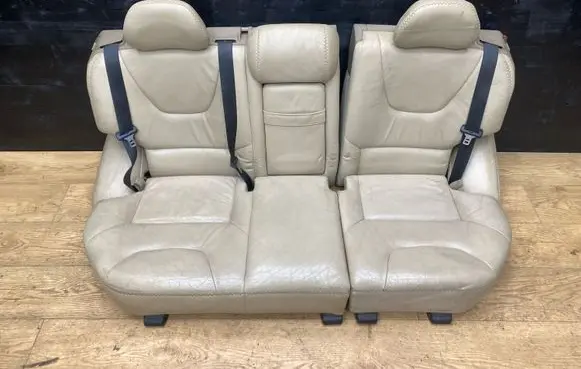 Volvo XC70 Second row seats 