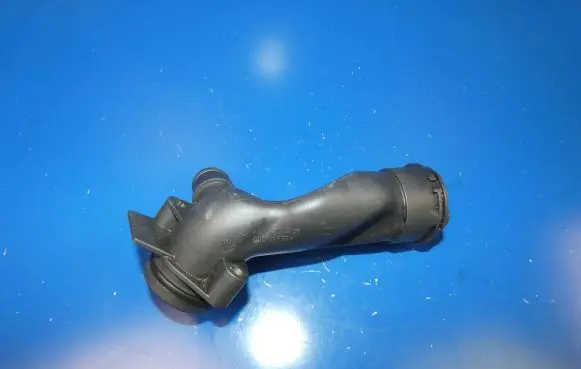 Mercedes-Benz C AMG W204 Engine coolant pipe/hose A2712002056