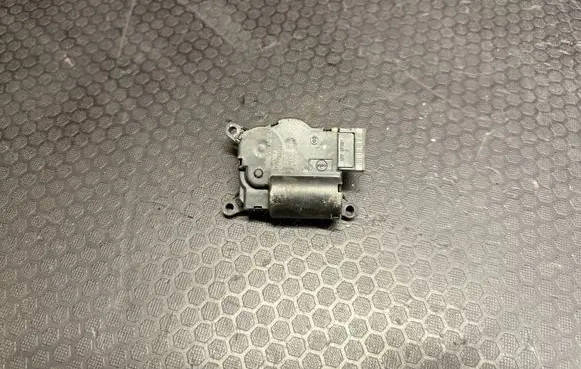 Volkswagen PASSAT B6 Air flap motor/actuator T915266A 5Q0907511L 3293857