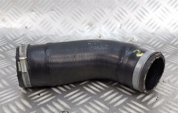 Volvo XC40 Intercooler hose/pipe 32224389