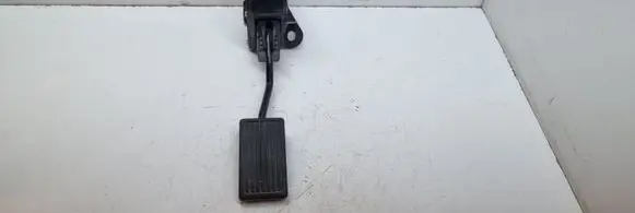 Accelerator throttle pedal