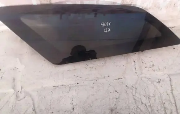 Dodge Magnum Rear side window