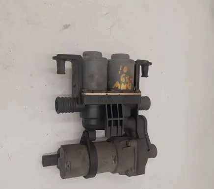 BMW 5 E39 Coolant heater control valve 8374994 1147412135