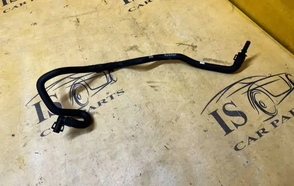 Land Rover Discovery 5 Engine coolant pipe/hose JPLA8464AC