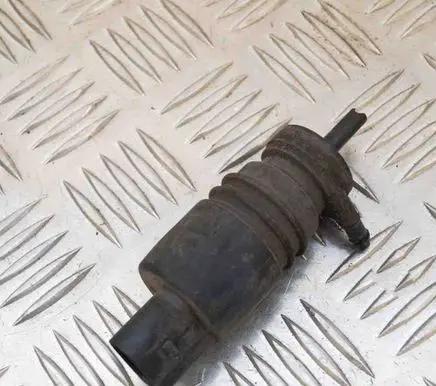 Mercedes-Benz C W203 Windscreen/windshield washer pump 3028232