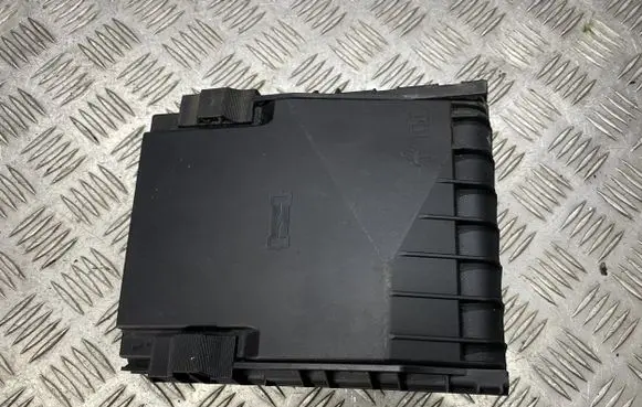 Skoda Octavia Mk2 (1Z) Fuse box cover 1K0937132F 017180061 014189871