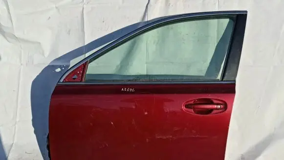 Subaru Outback Front door Raudona