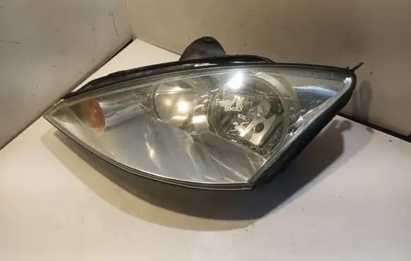 Ford Focus Headlight/headlamp 2M5113W030BF