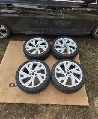 Volkswagen Golf VIII R18 alloy rim 5H0601025M