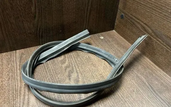 Renault Master III Windshield trim 8200677011 668320241R