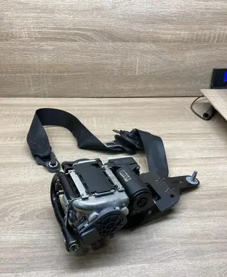 Mercedes-Benz C W204 Front seatbelt 619060900 621933200E RIGHTSIDE