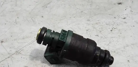 Volkswagen Golf IV Fuel injector 037906031AA