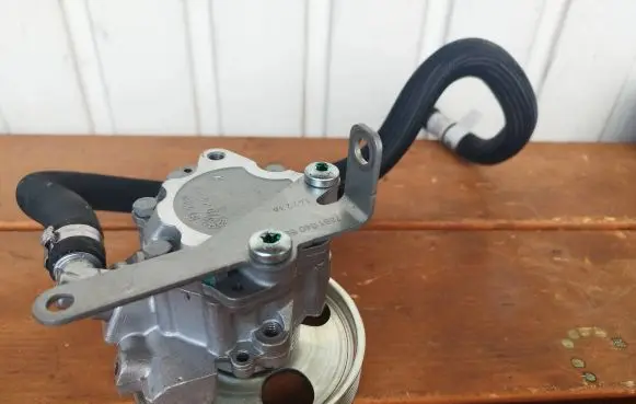 Opel Movano C Power steering pump 9805820980