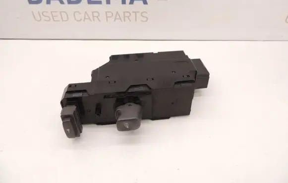 Volvo V70 Electric window control switch 8682837 D156