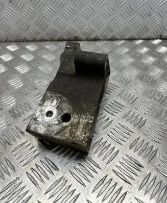 Volvo XC90 Engine mounting bracket 30741576