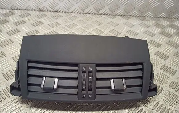 Toyota RAV 4 (XA30) Rear air vent grill 355632-3011