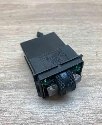 Audi A4 S4 B7 8E 8H Seat heating switch 8E0963563 4E0963563A