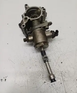 Audi A4 S4 B8 8K Vacuum pump 06J145100C