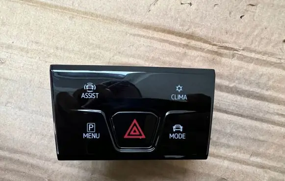 Volkswagen Golf VIII Hazard light switch