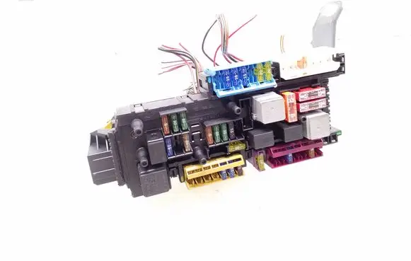 Mercedes-Benz C W204 Fuse module 2049005003 5DK01102241 A0025421319