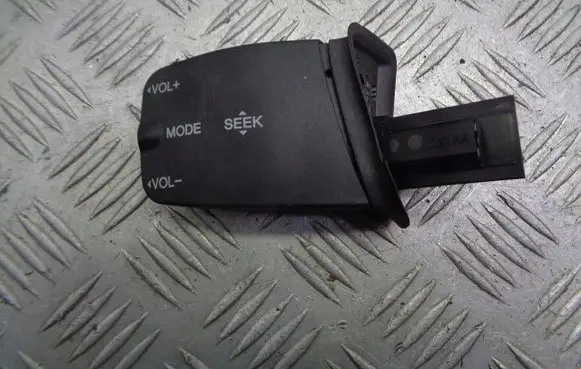 Ford Focus Multifunctional control switch/knob 