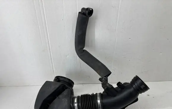 BMW 4 F32 F33 Intake resonator 8601681
